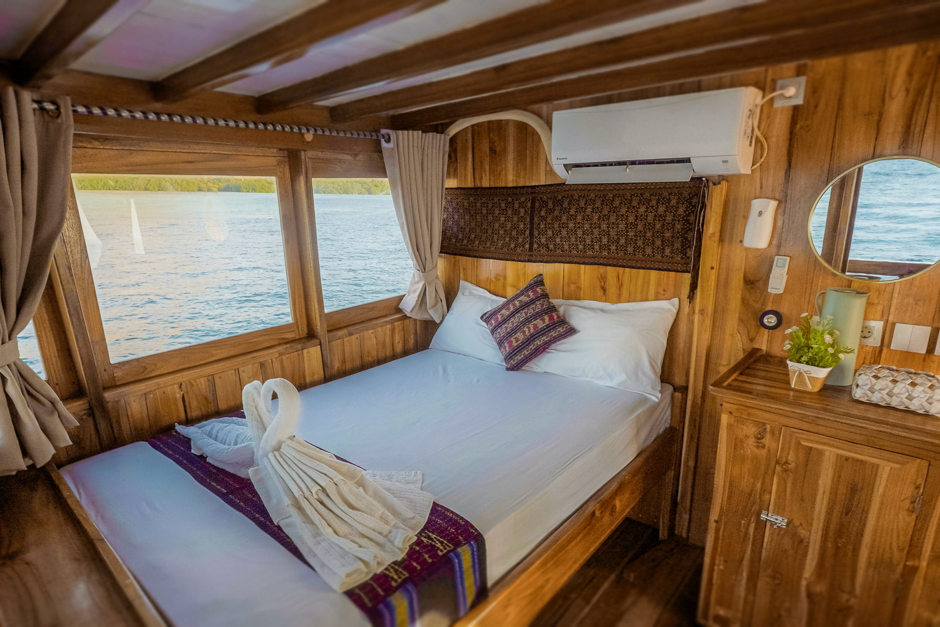 Komodo Trails Master Cabin 01