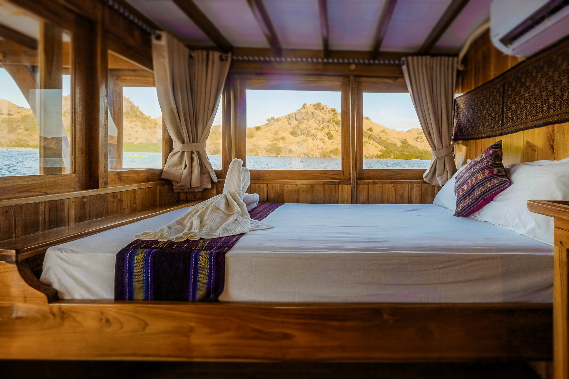 Komodo Trails Master Cabin 04