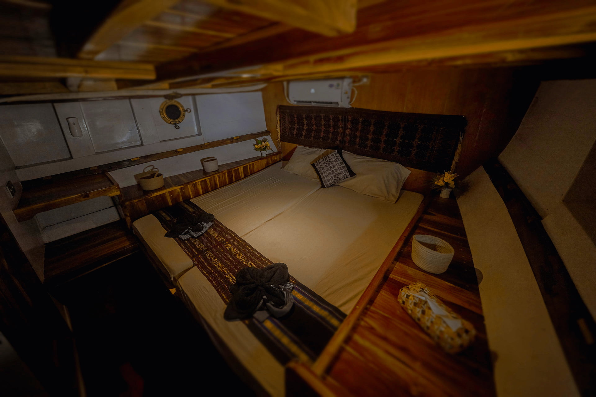 Komodo Trails Superior Cabin 02